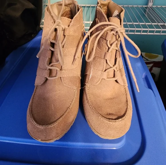 Tan wedge boot - Picture 2 of 5